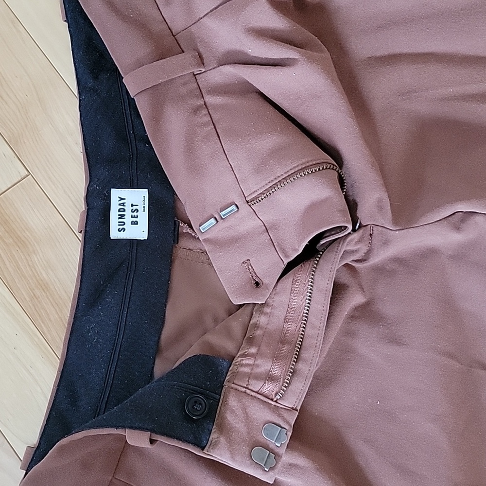 Babaton Sundays best pleated size 4